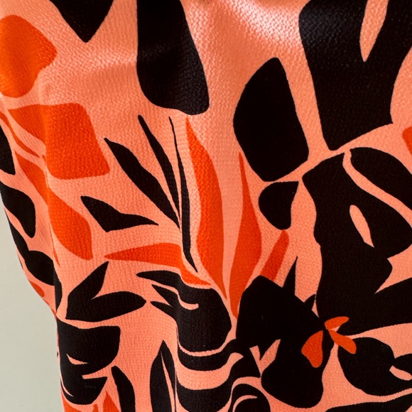 NWT, Sleeveless v neck flowy top, size M - Picture 2 of 4